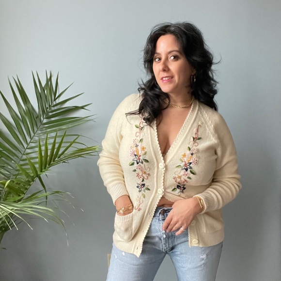 Vintage Lambswool Embroidered Cardigan NWOT - Picture 3 of 11